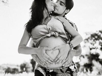 sesion premama en el campo con pareja marbella