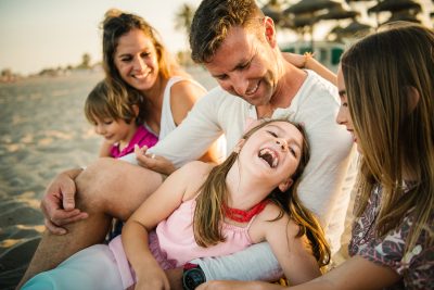 sesion de familia en la playa malaga