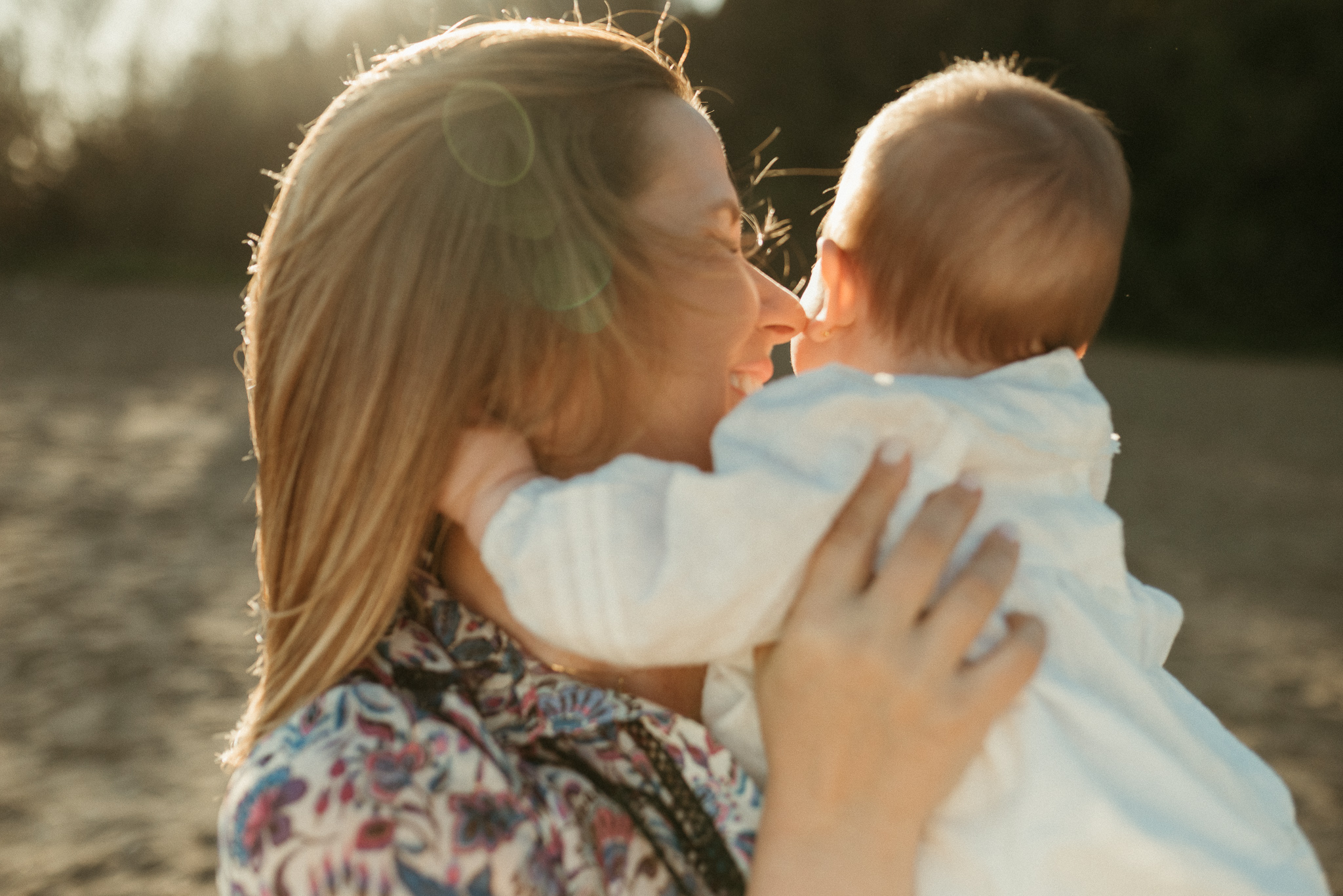 sesión fotográfica de maternidad en la playa marbella